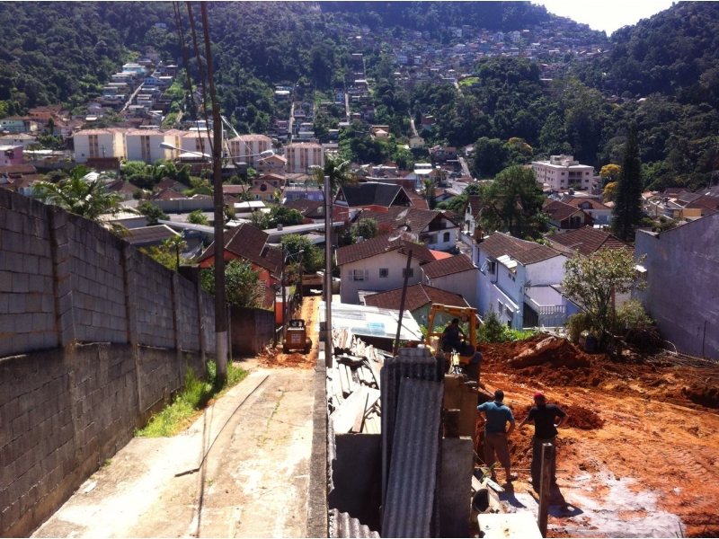 TERRAPLANAGEM EM PETROPOLIS - RJ