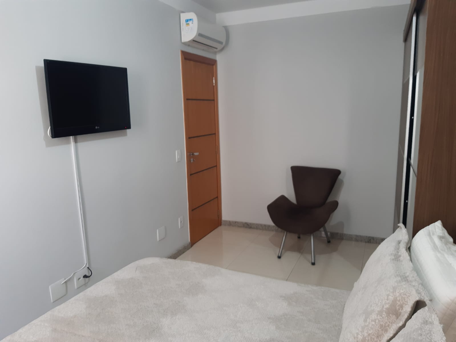 CASA DUPLEX DE 3 QUARTOS COM GARAGEM A VENDA EM VOLTA REDONDA RJ