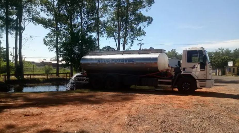 ÁGUA POTÁVEL - CAMINHÃO PIPA EM PONTE ALTA - SP